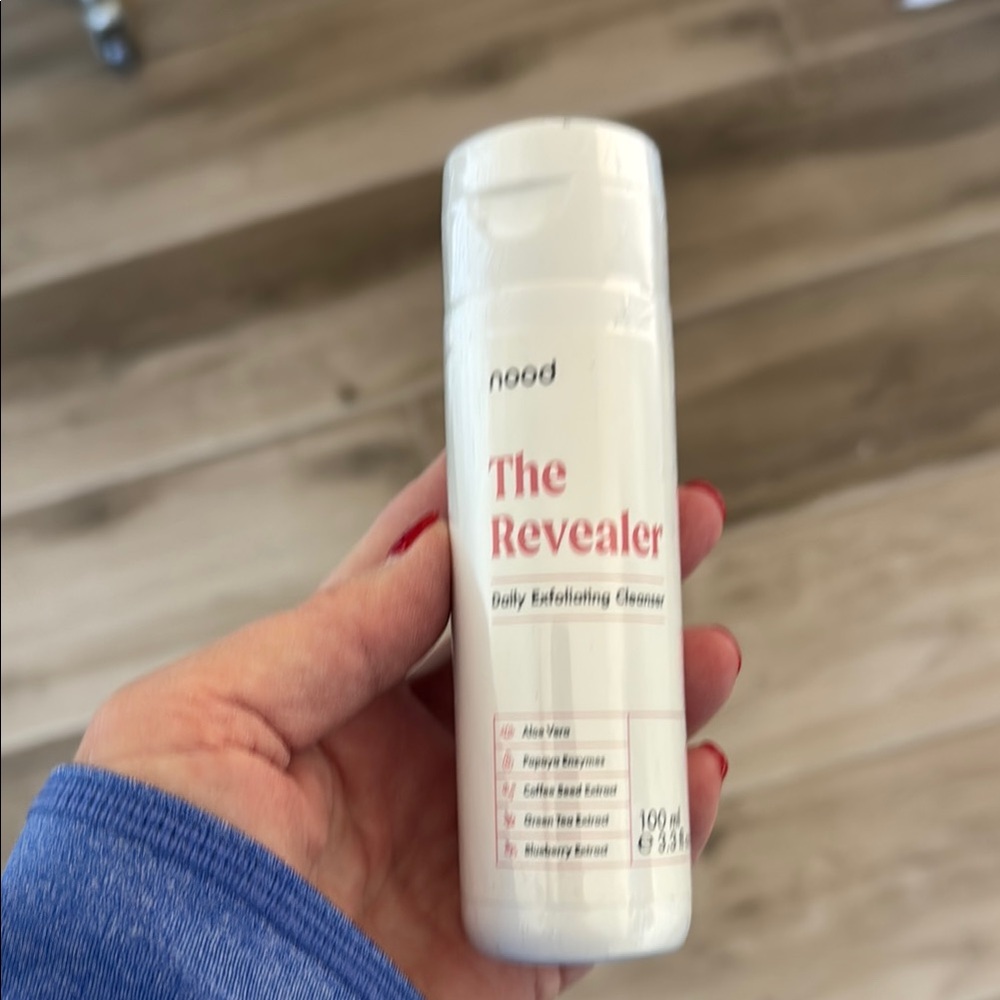 New Nood The Revealer Exfoliating Cleanser